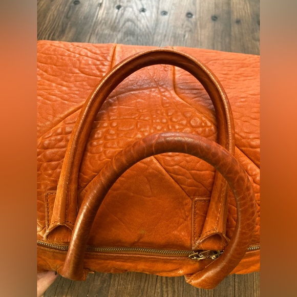 YSL Large Handbag. Pre-owned. Excellent condition. Pumpkin orange 🧡 - Picture 5 of 10